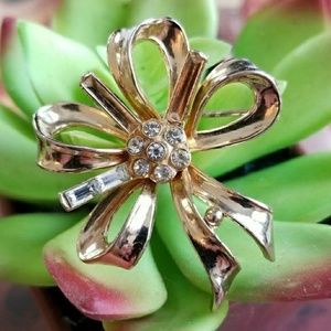 Vintage Coro bow pin diamante bow brooch pin gold tone